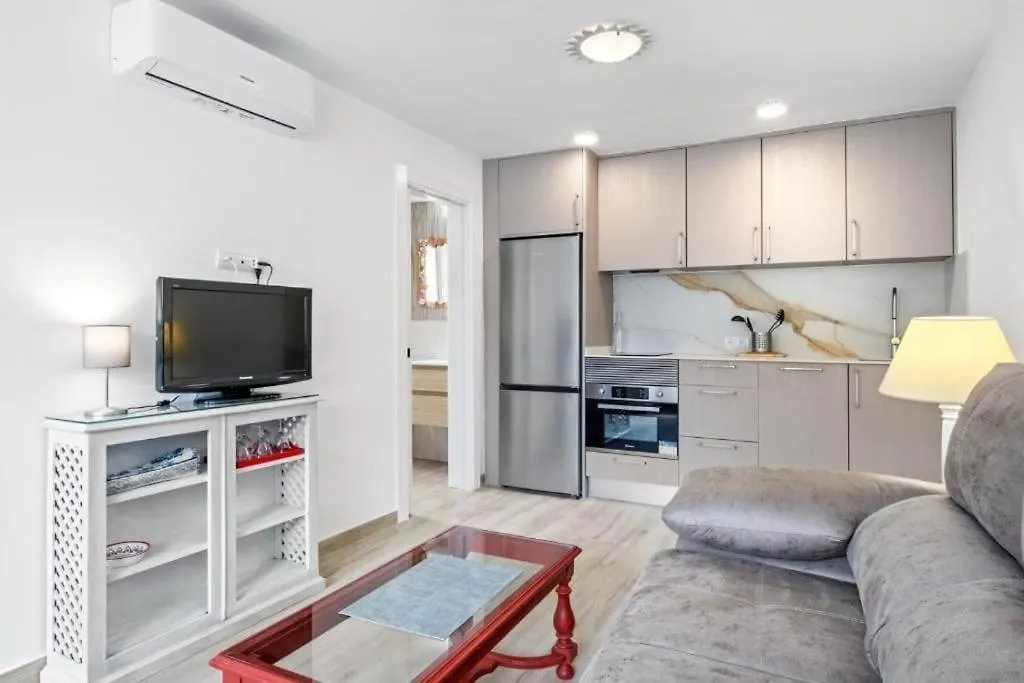 Malaga Beach House ile iletişim